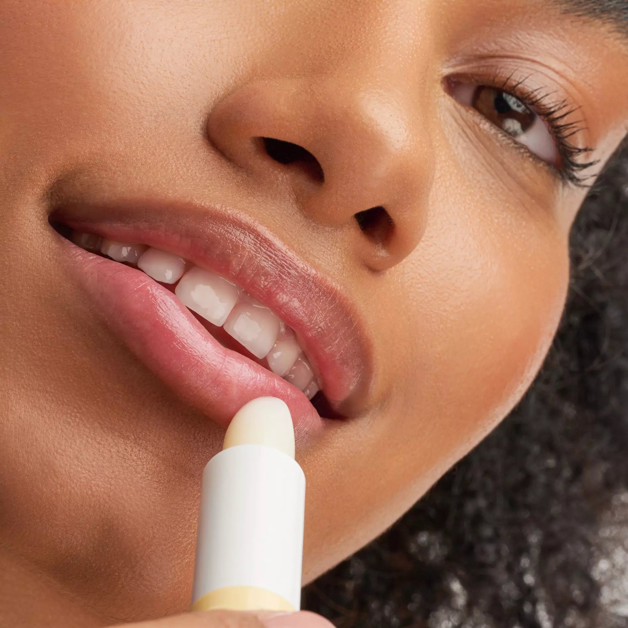 Essence Lip Care Hydra Oil Core Balm