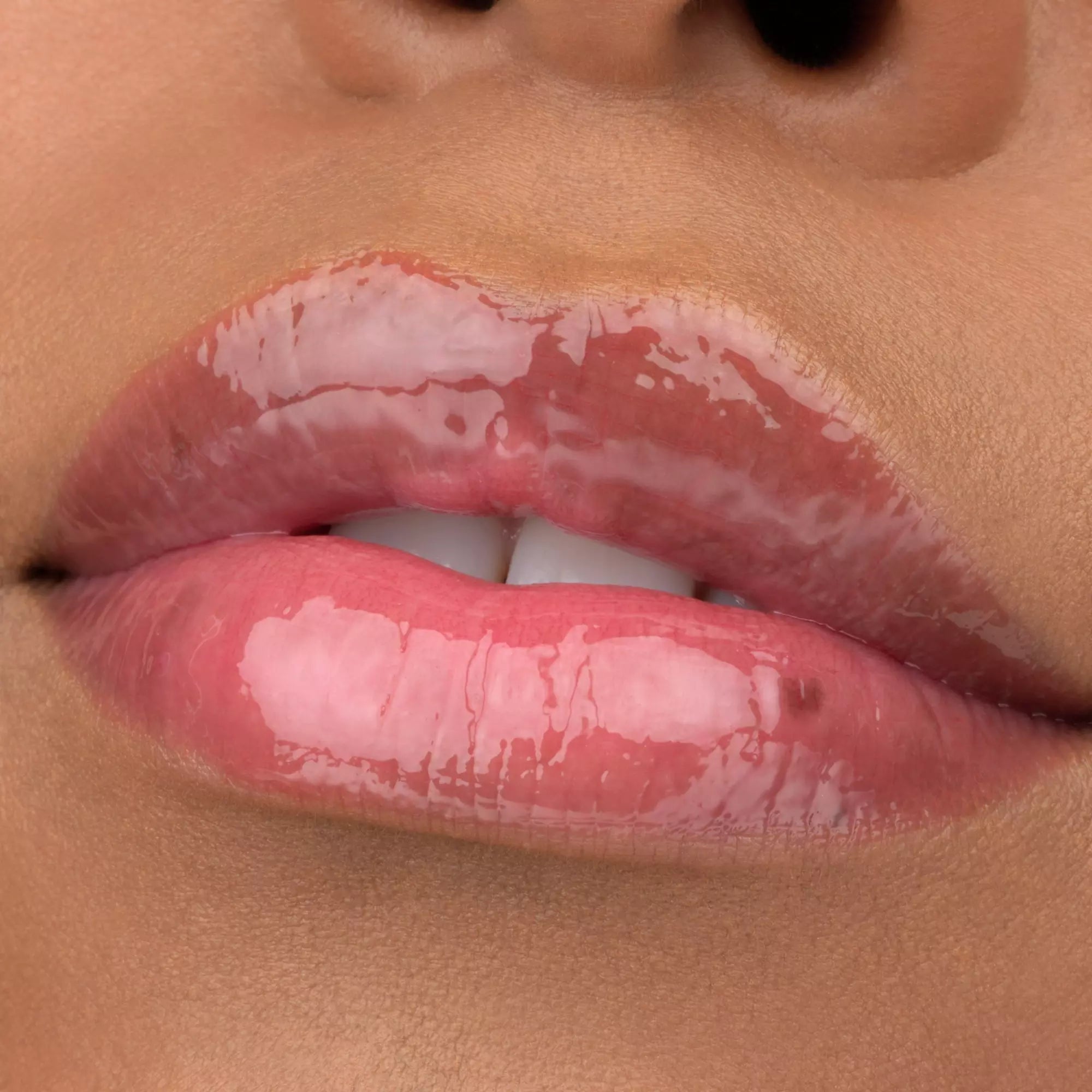 Essence What The Fake! Extreme Plumping Lip Gloss with Chill Extract