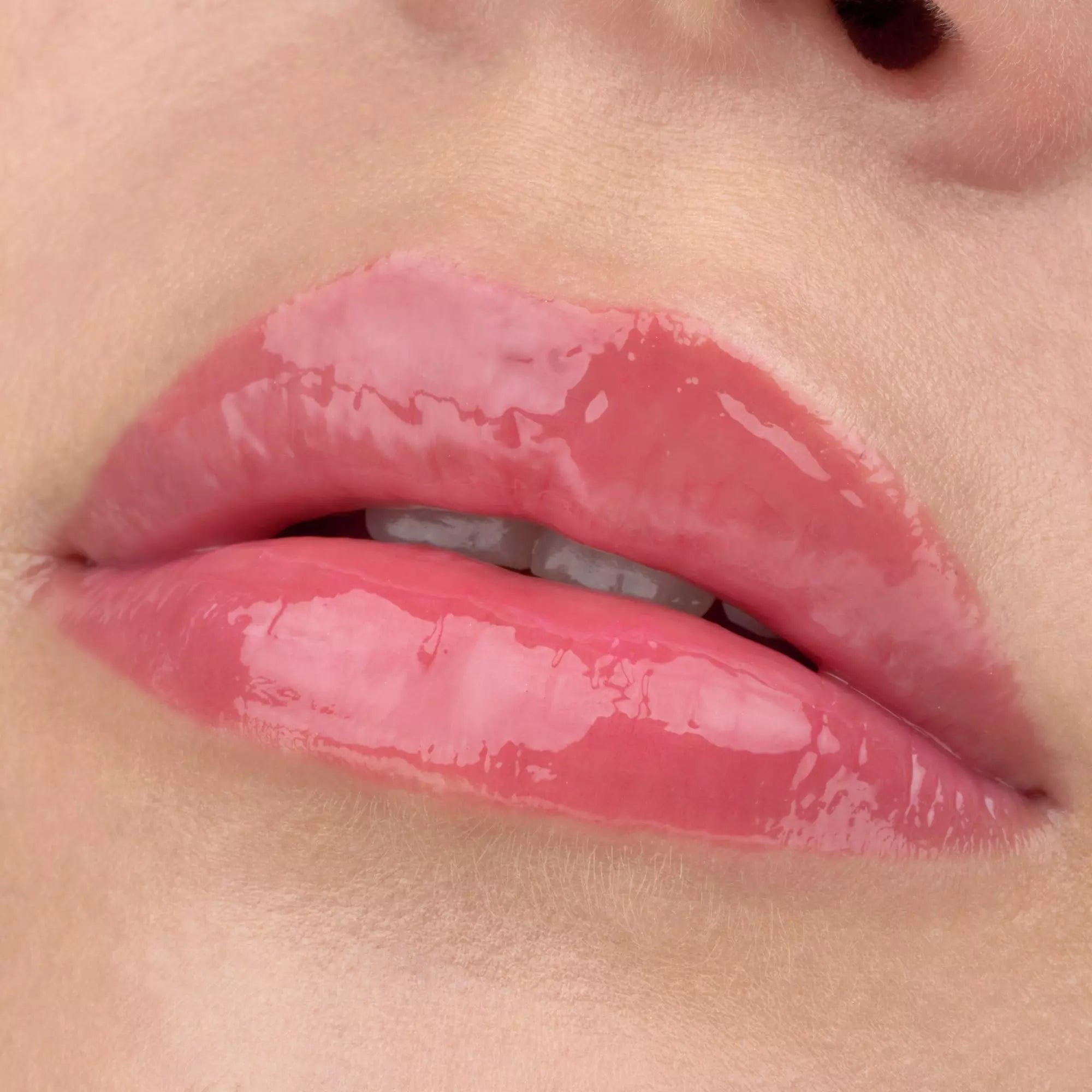 Essence What The Fake! Extreme Plumping Lip Gloss with Chill Extract