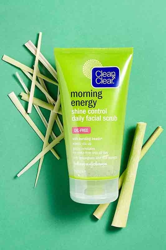 Clean & Clear® Morning Energy Shine Control Daily Facial Scrub