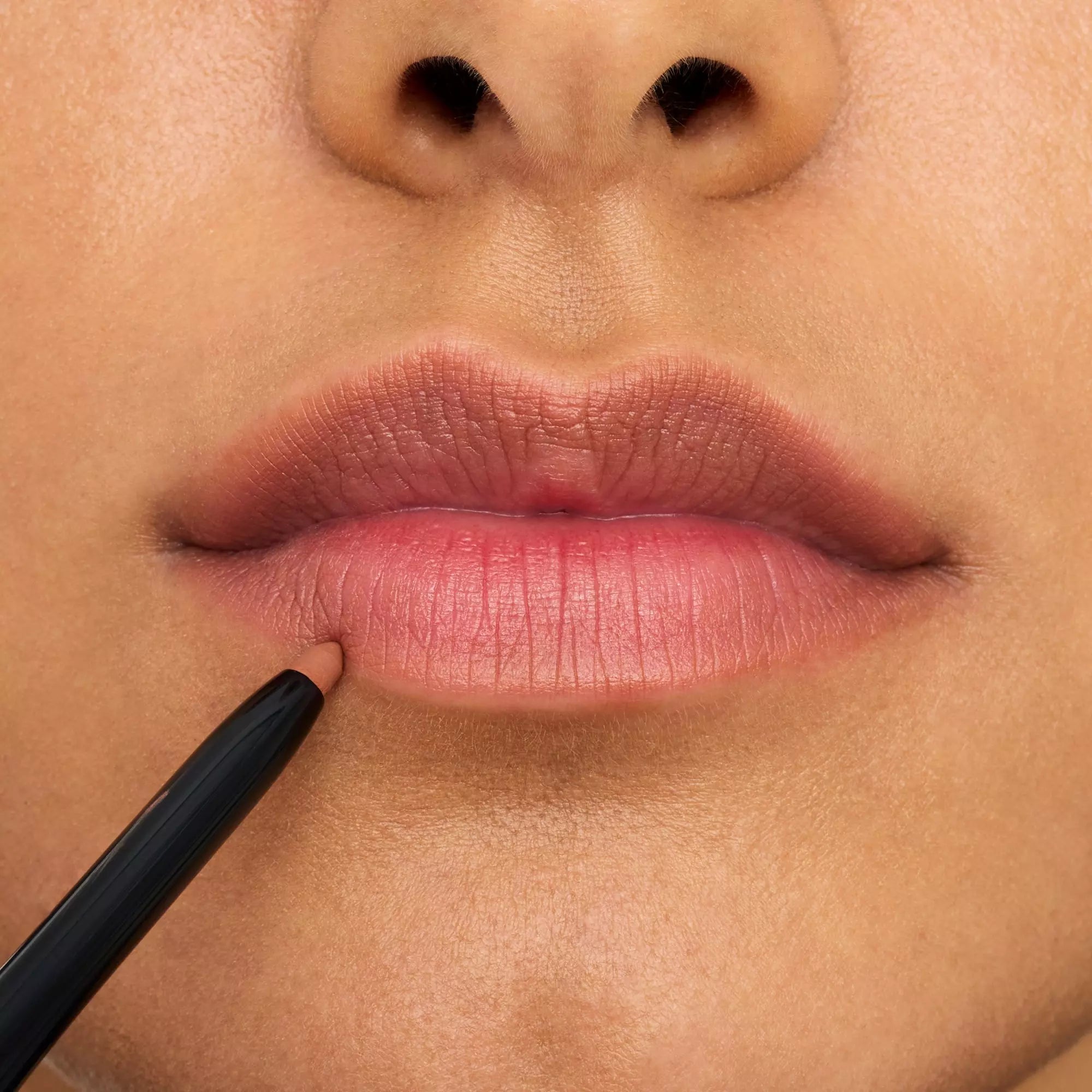 Essence 8H Matte Comfort Lipliner