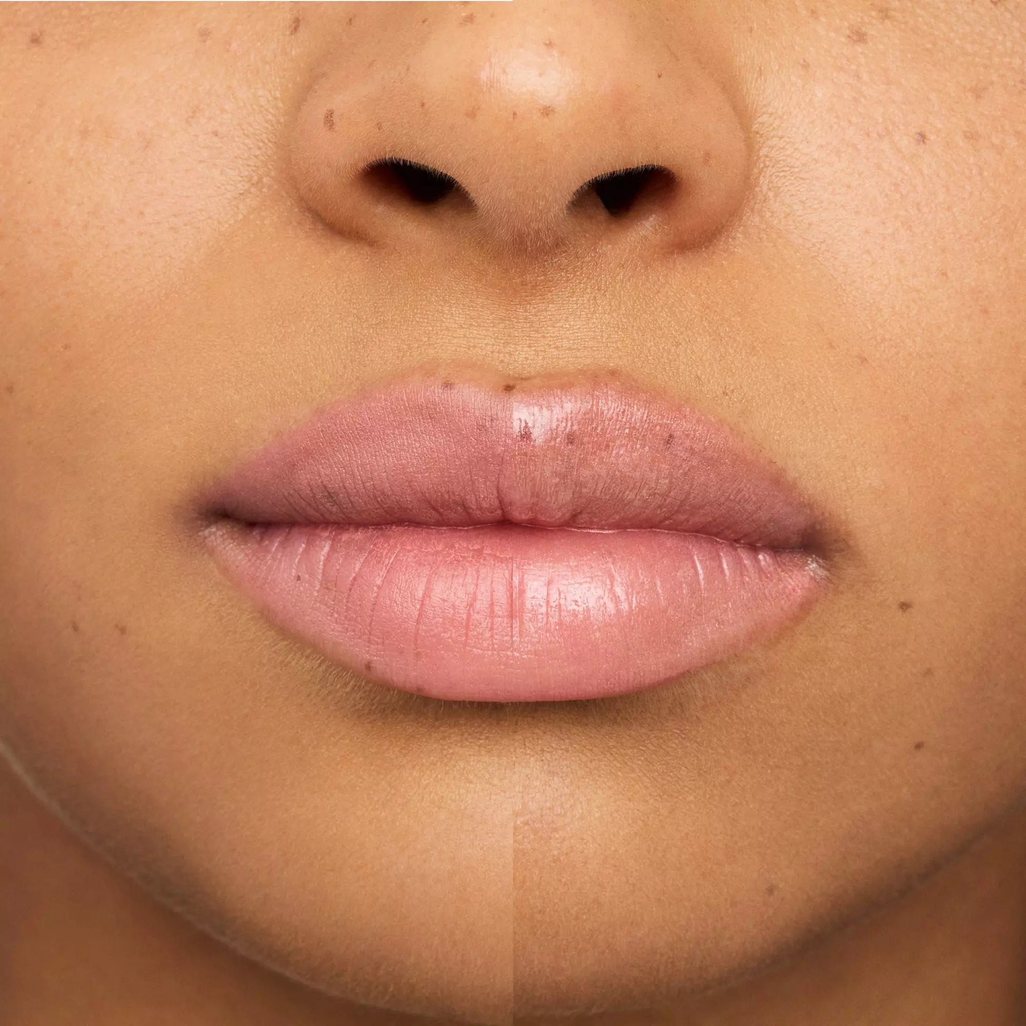 Essence Pearly Potion Multi-Reflective Lipgloss